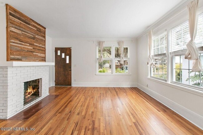 Foto del edificio - 4548 French St