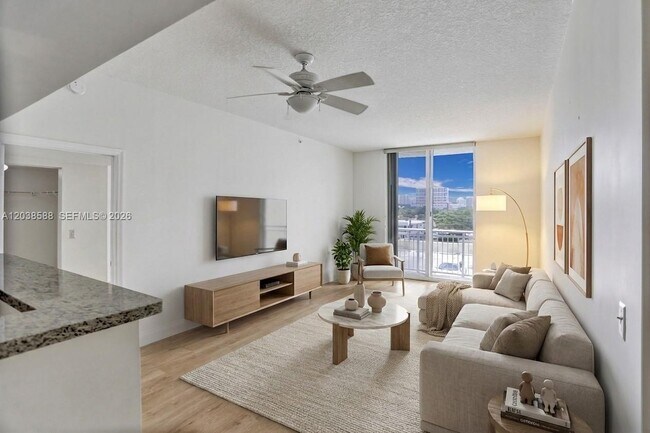 Building Photo - 3000 Coral Wy