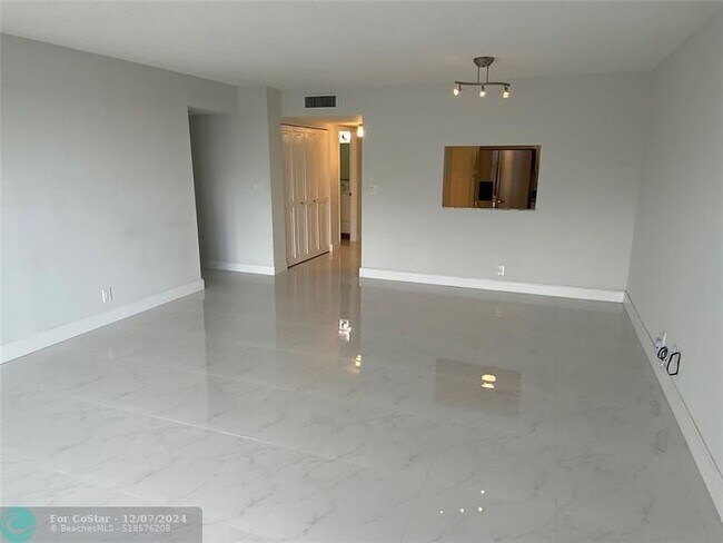 Building Photo - 3500 Galt Ocean Dr