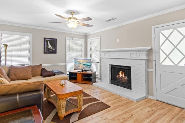 Building Photo - 5062 Leland Dr