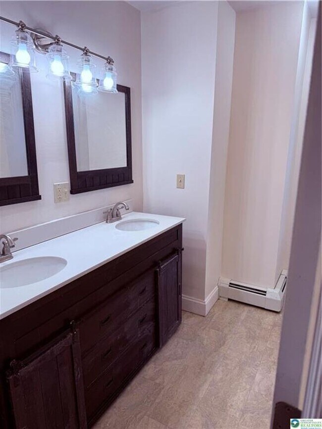 Foto del edificio - 3 bedroom 1 bathroom