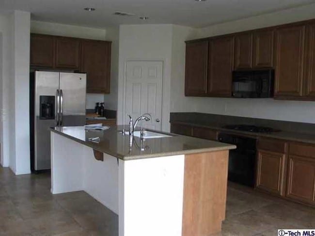 Building Photo - 4 bedroom with SOLAR in South Temecula!