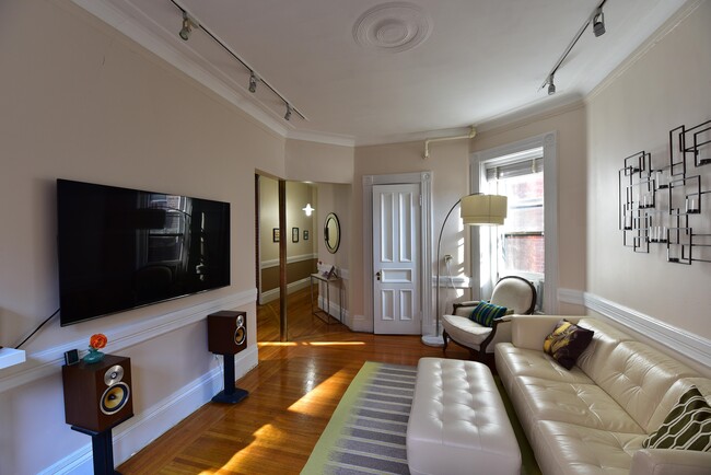 Building Photo - 295 Beacon St