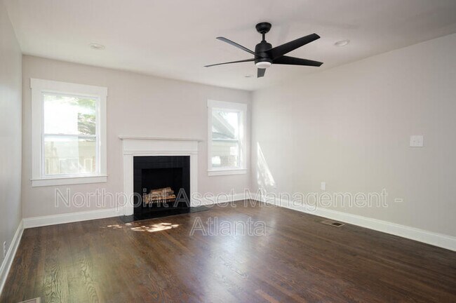 Building Photo - 1886 Dunlap Ave