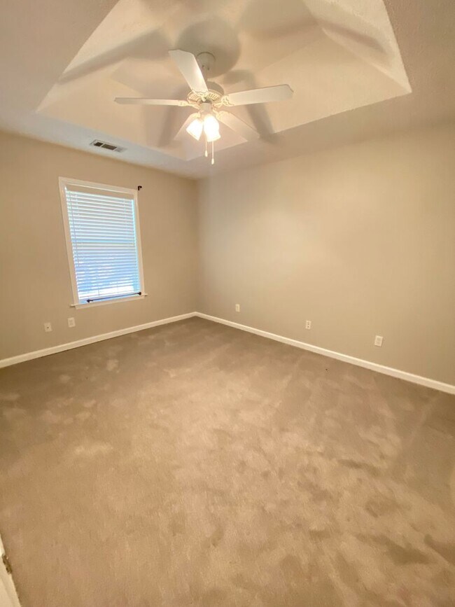 Foto del edificio - Updated Duplex Available 7/15/25!