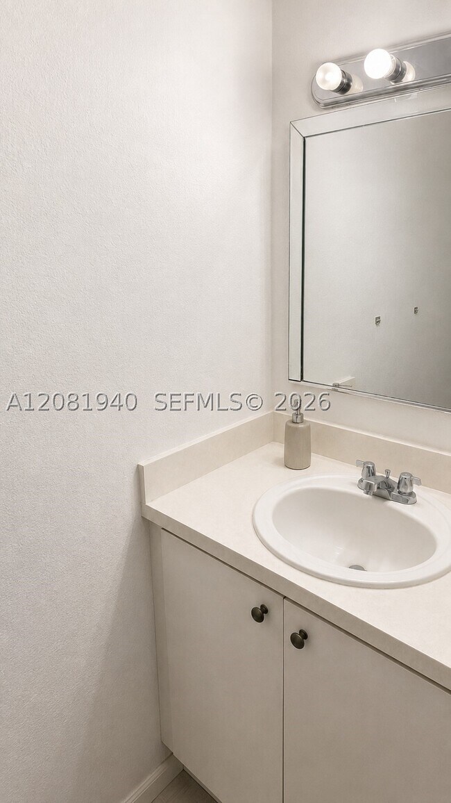 Foto del edificio - 17911 NW 68th Ave