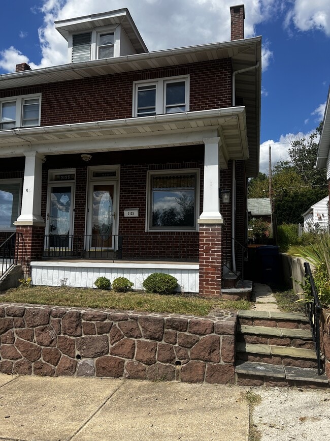 Building Photo - 2123 Fairview St