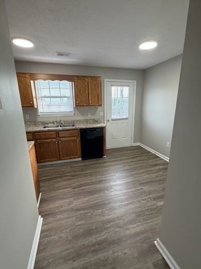Building Photo - 211 Aqueduct Dr