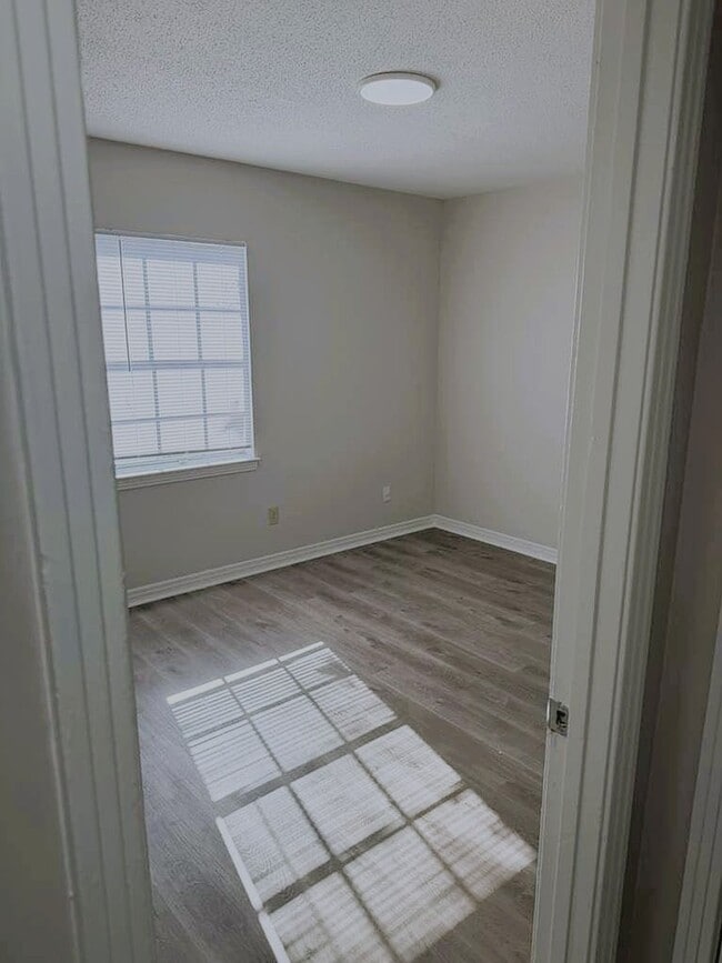 Building Photo - Heritage Oaks @ Navco