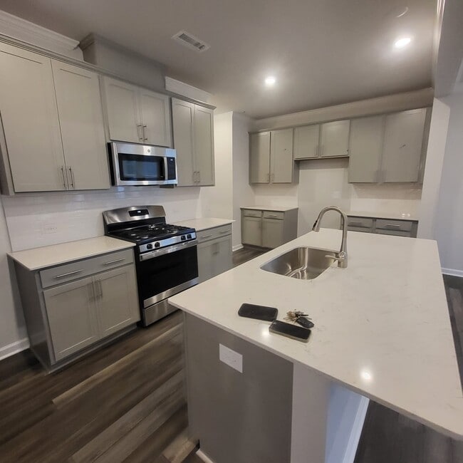 Building Photo - 1005 Sora Wy