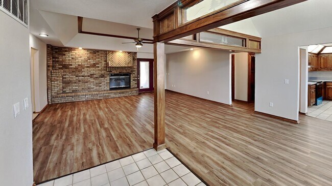 Foto del edificio - Charming 3 Bed 2 Bath Home with Storm Shel...