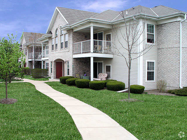 Building - Whispering Ponds Apartments