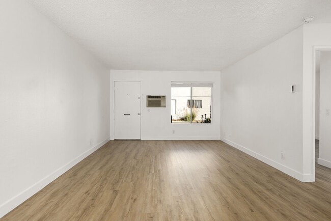 Building Photo - Valle at 9121 Kenwood