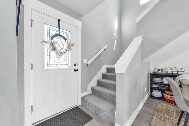 Building Photo - 1945 Woodcrest Rd