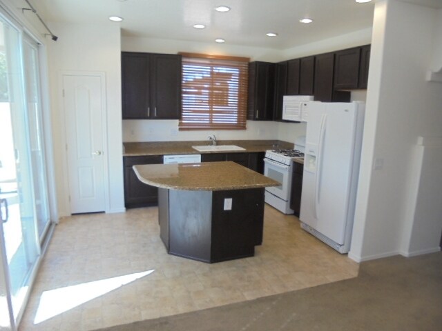 Building Photo - 18139 W Smokey Dr