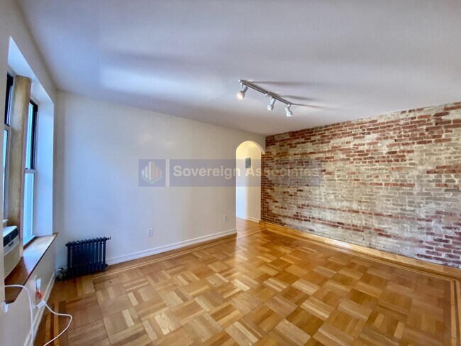 Building Photo - 175 Pinehurst Ave