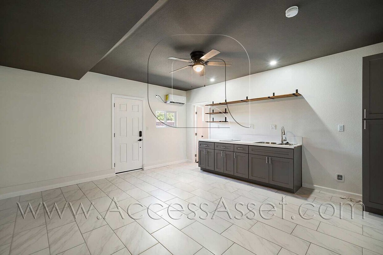 Foto principal - 10408 Hole Ave