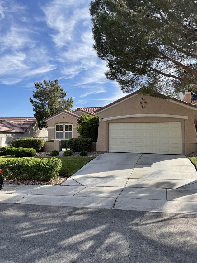 2730 Grand Forks Rd, Henderson, NV 89052 Townhome Rentals in