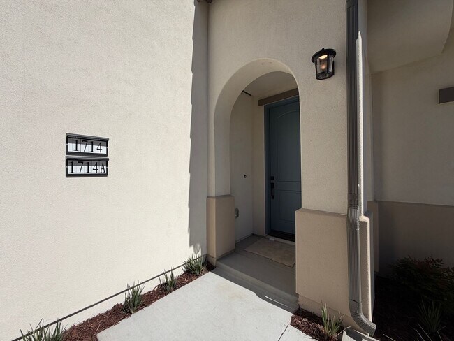 Building Photo - Brand New Construction in River Terrace Development!