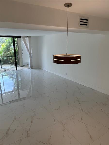 Foto del edificio - 16300 Golf Club Rd
