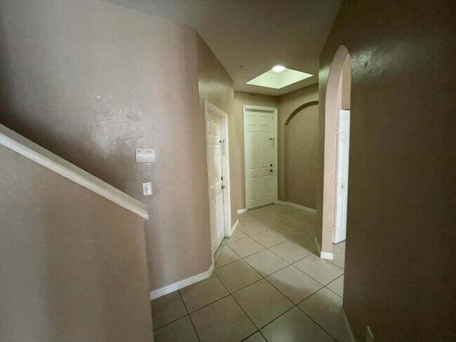 Building Photo - 795 Pipers Cay Dr
