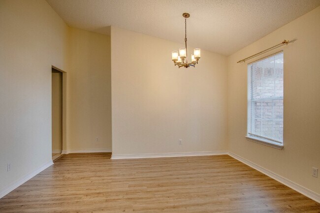 Foto del edificio - Updated 4BR/3BA Brick Home Near NAS Pensacola with Office & Screened Porch