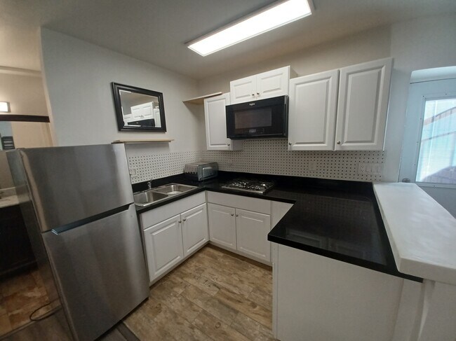 Building Photo - 2036 Ramona Ave