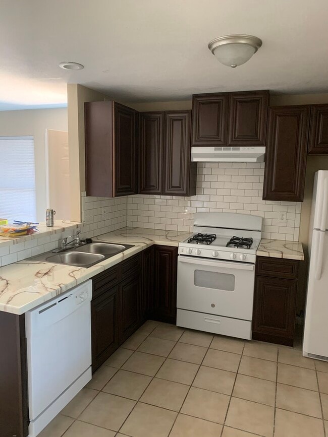 Building Photo - 303 Algerita Dr