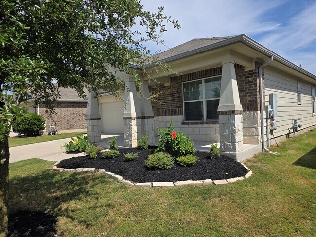 Building Photo - 114 Groves Ln