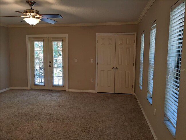 Building Photo - 710 Lyndhurst St