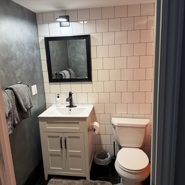 baño - 131 Wilmot St