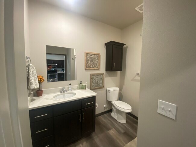 Foto del edificio - 2411 S Jackson Ave