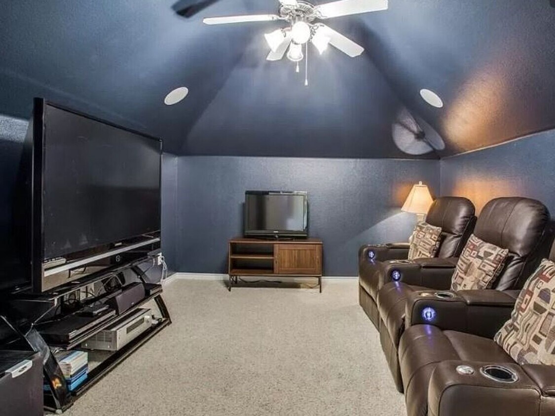 Foto del edificio - 4 Bedroom Single Family Home in Kennedale