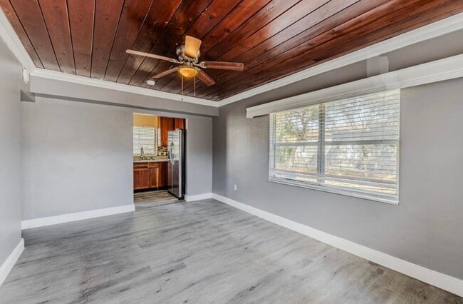 Building Photo - 112 W 34th St