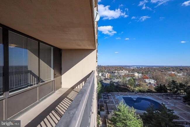 Building Photo - 3701 S George Mason Dr