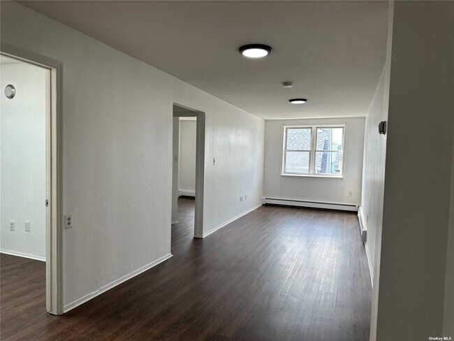 Foto del edificio - 216-05 Jamaica Ave