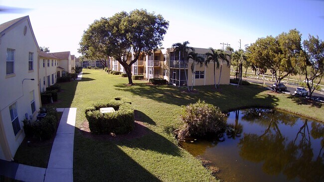 Foto del edificio - Mission Lakes