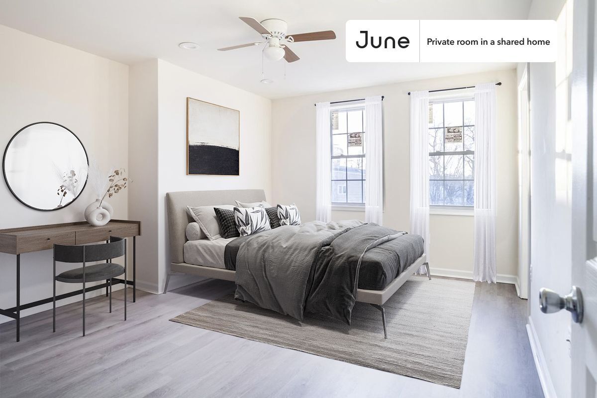 Foto principal - Private bedroom in 4 bed/3.5 bath Home