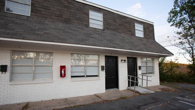 Building Photo - 3017 Parkway Dr