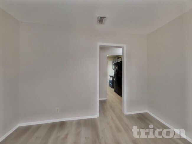 Foto del edificio - 15022 Old Creek St