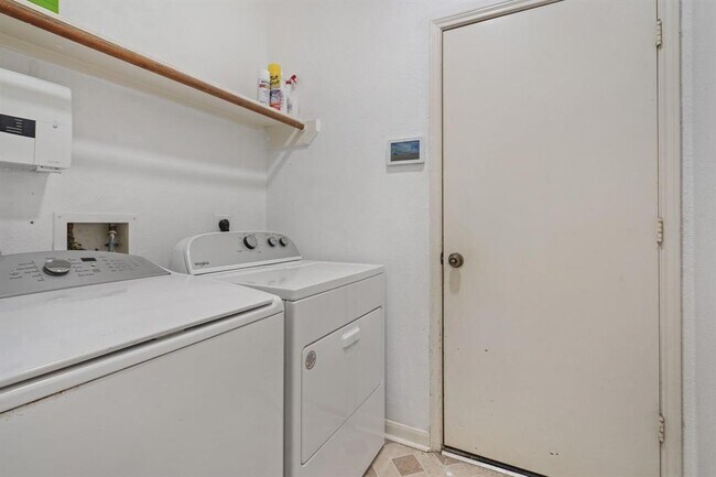 Building Photo - 21535 Elm Hurst Ln