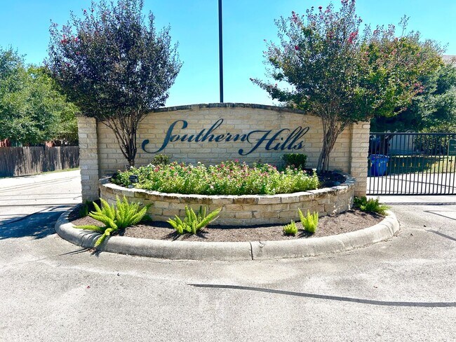Foto del edificio - Beautiful 2 Story Home with Spacious Backy...