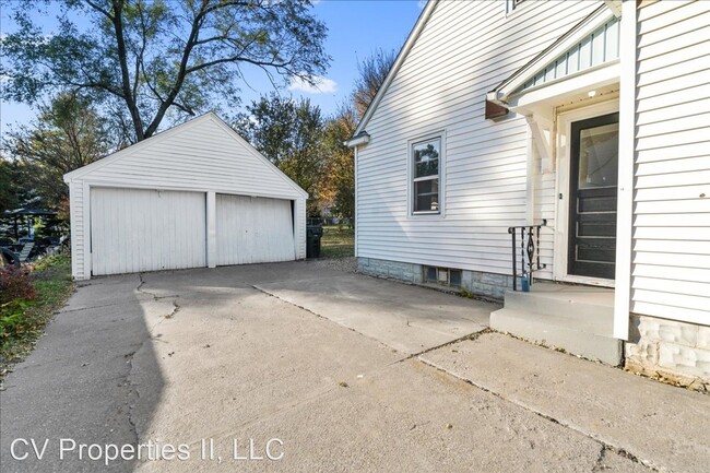 Building Photo - 4 br, 2 bath House - 1901 Iowa Street