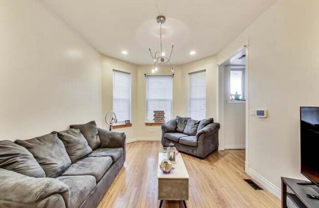 Foto del edificio - 1039 N Lawndale Ave