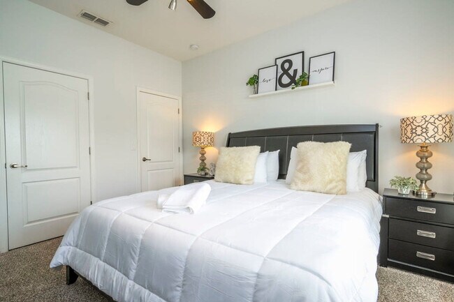 Foto del edificio - 8937 Candy Palm Rd