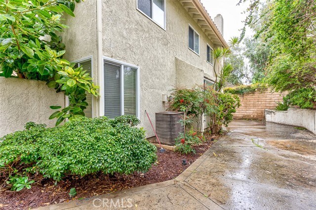 Building Photo - 4 Lucero E