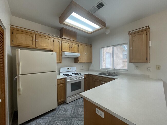 Foto del edificio - 2468 England St