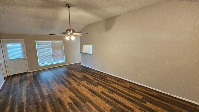 Foto del edificio - 5210 Russelville Rd