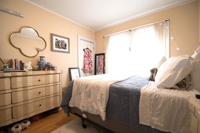 Photo - Amazing 3 bath in Brighton!! House