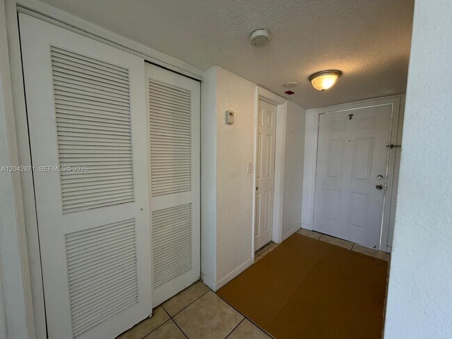 Foto del edificio - 7713 SW 88th St